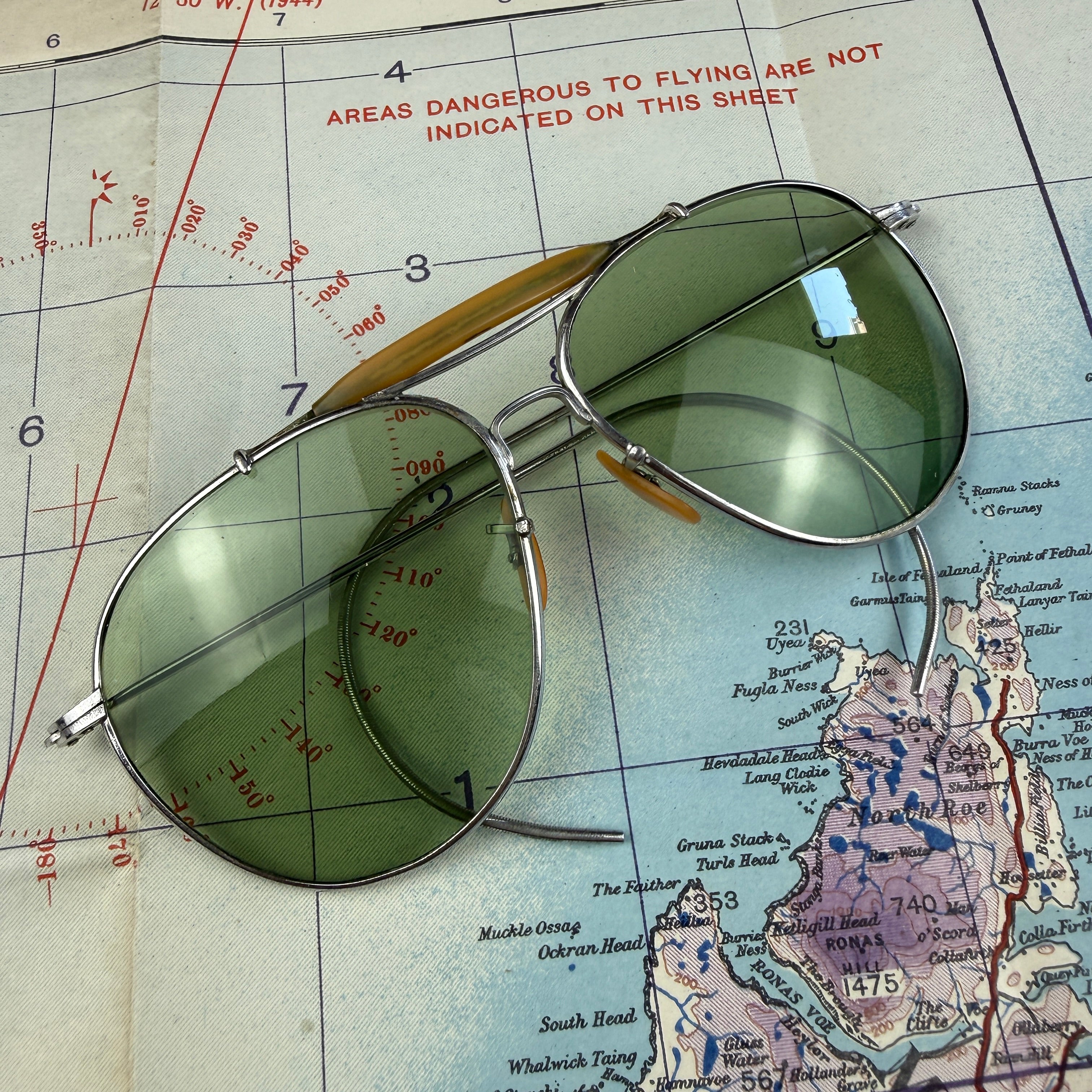 Bausch & Lomb AN6531 Aviator Sunglasses - Mint Condition
