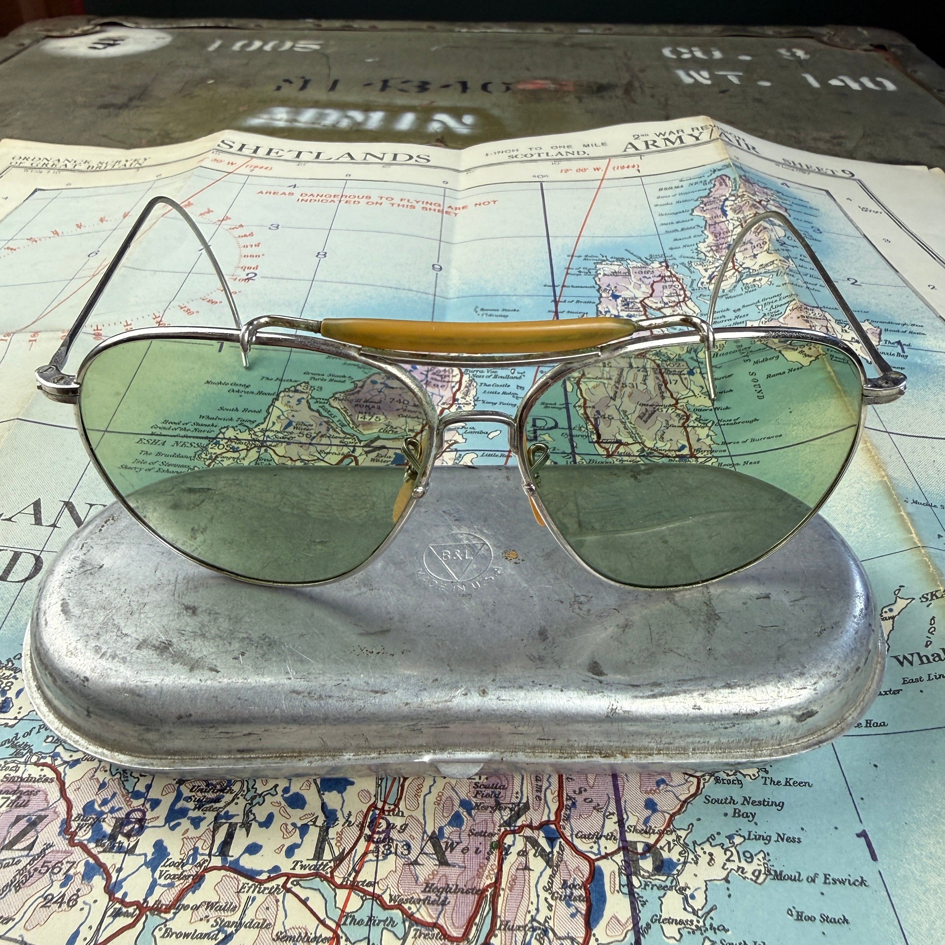 Bausch & Lomb AN6531 Aviator Sunglasses - Mint Condition