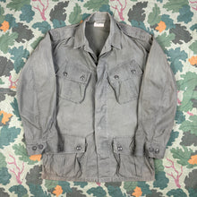 Load image into Gallery viewer, US Army 1963 Exposed Button 1st Pattern Jungle Jacket