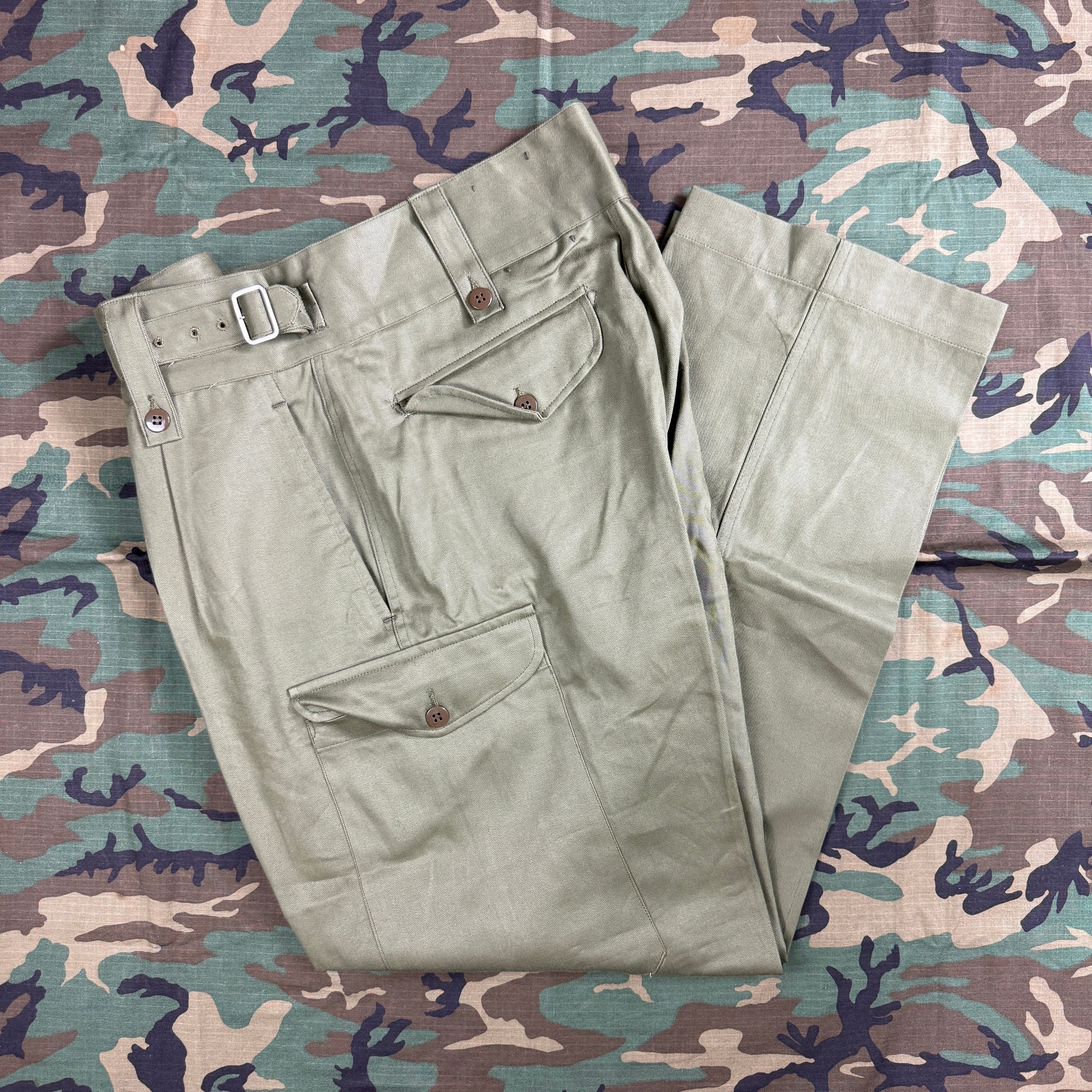 Australian Army 1967 Jungle 'Gurkha' Trousers - size 36/38 - Deadstock