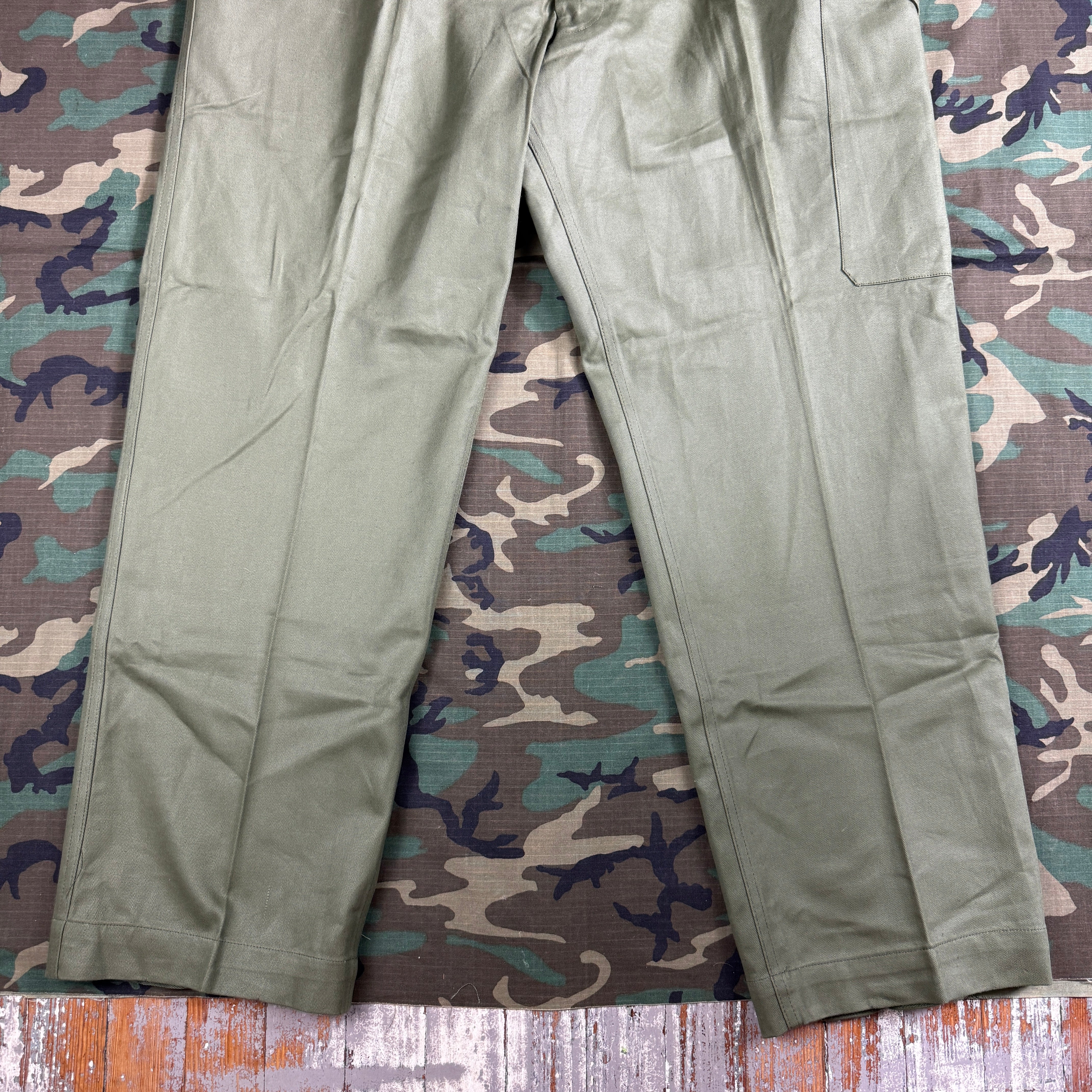 Australian Army 1967 Jungle 'Gurkha' Trousers - size 36/38 - Deadstock