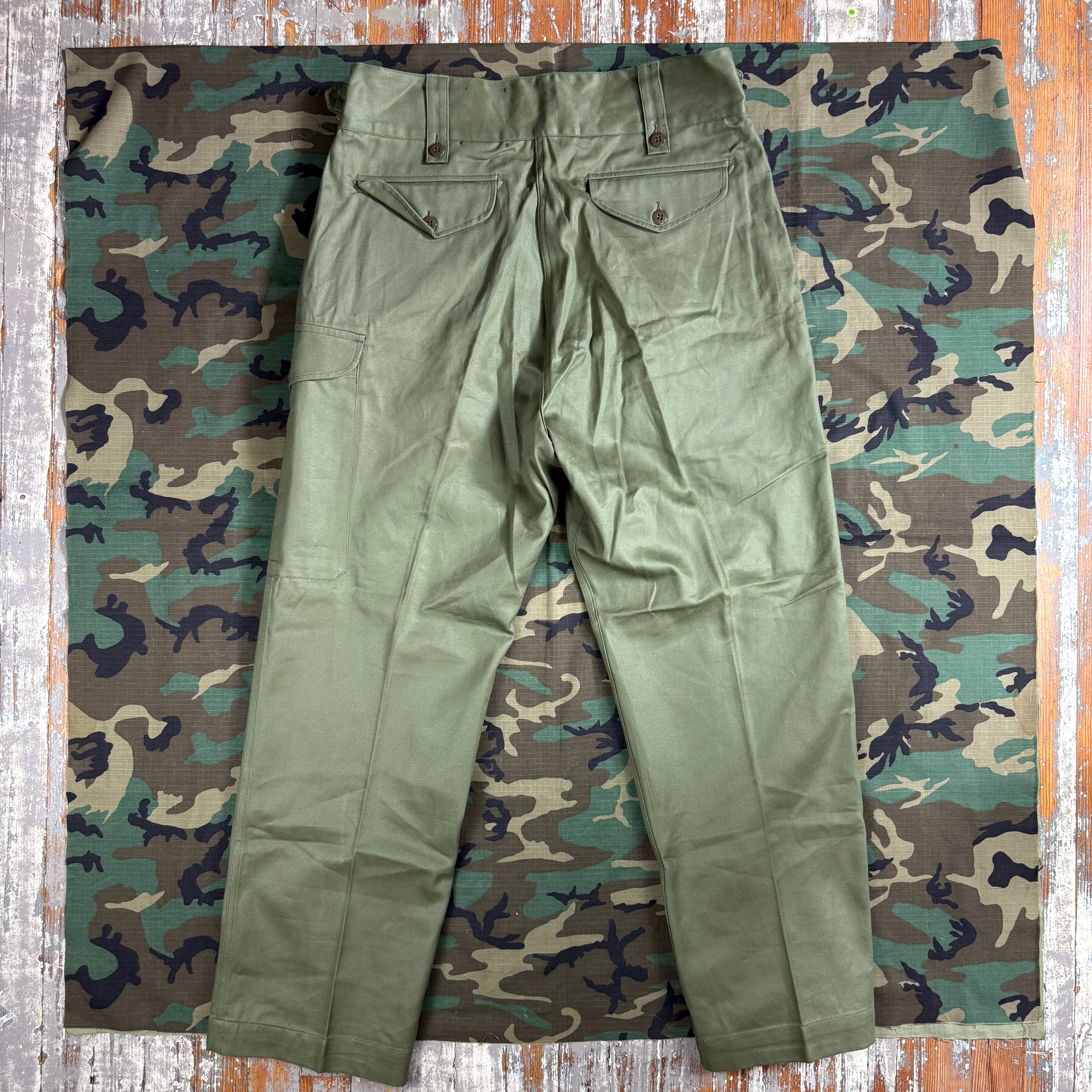 Australian Army 1967 Jungle 'Gurkha' Trousers - size 36/38 - Deadstock