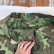 Load image into Gallery viewer, ERDL Jungle Pants 1968 & Custom Belt - Mint Condition - Large Size