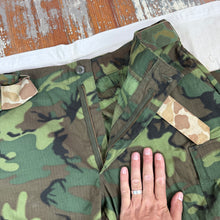 Load image into Gallery viewer, ERDL Jungle Pants 1968 & Custom Belt - Mint Condition - Large Size