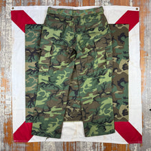 Load image into Gallery viewer, ERDL Jungle Pants 1968 & Custom Belt - Mint Condition - Large Size
