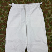 Load image into Gallery viewer, US Army 1970 Food Handler Trousers - Size 32