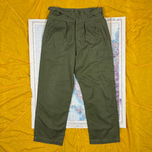 Load image into Gallery viewer, British Army 1960s Jungle 'Gurkha' Trousers - size 32