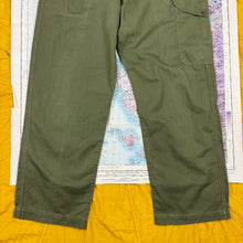 Load image into Gallery viewer, British Army 1960s Jungle 'Gurkha' Trousers - size 32