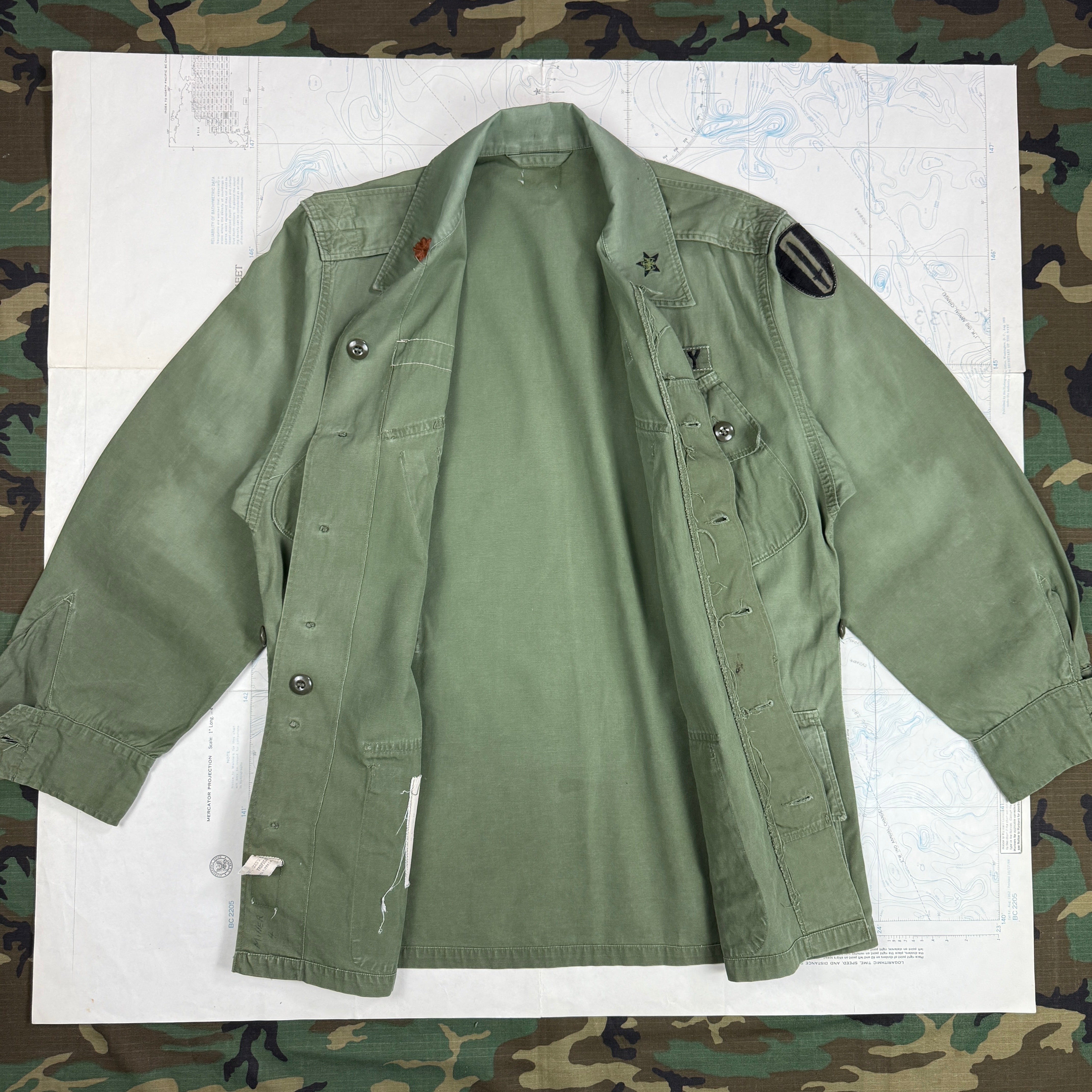 US Army 1964 Exposed Button 1st Pattern Jungle Jacket with Patches