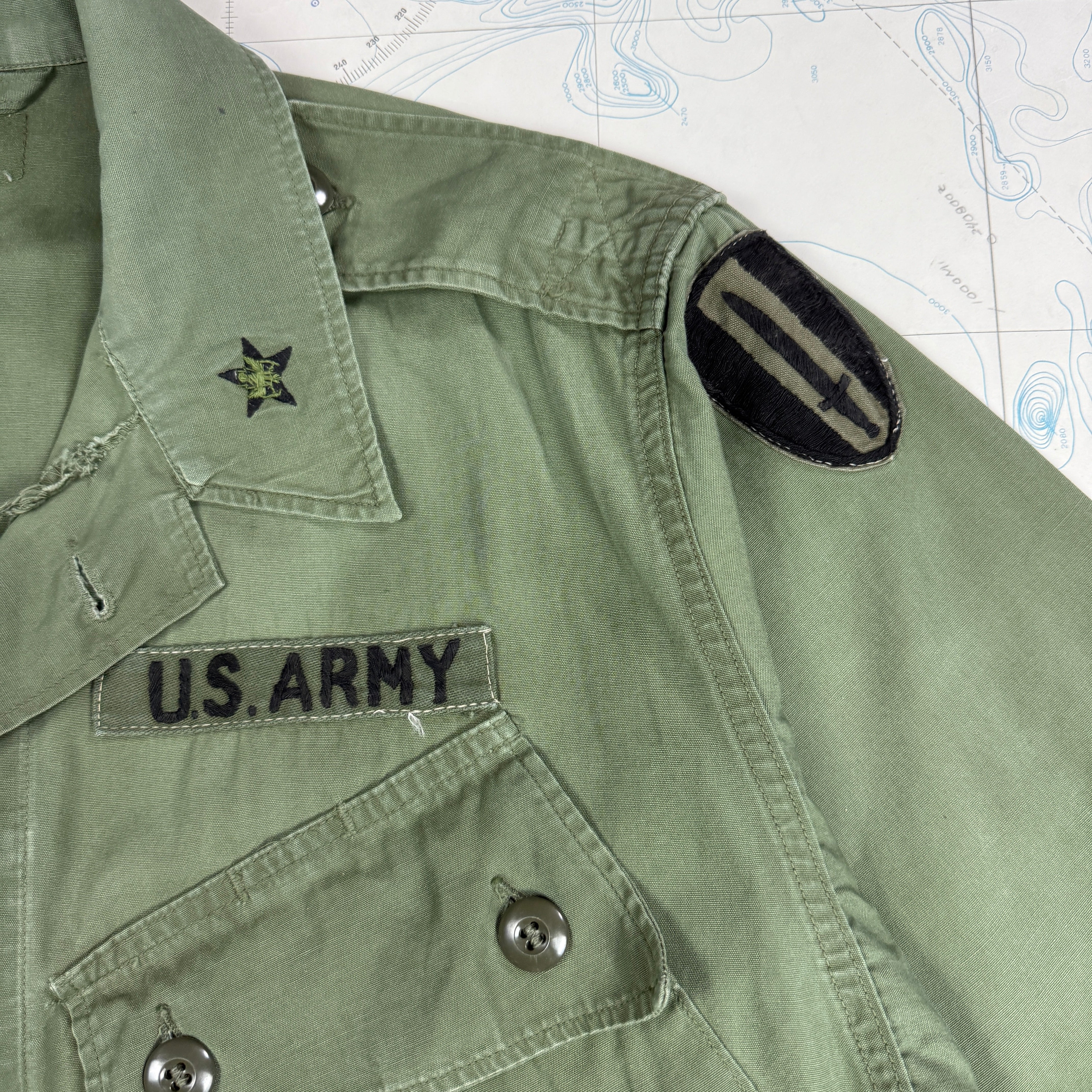 US Army 1964 Exposed Button 1st Pattern Jungle Jacket with Patches