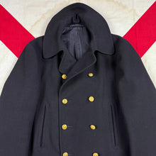 Load image into Gallery viewer, US Navy WW2 Peacoat - Mint Condition - Size 42