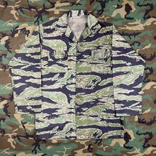 Load image into Gallery viewer, US Army Vietnam 2 Tone Tiger Stripe Lightweight Shirt - Mint Condition