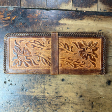 Load image into Gallery viewer, US Army WW2 Hand Tooled Victory Leather Waller