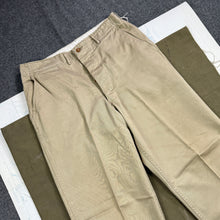 Load image into Gallery viewer, US Army 1945 Pattern Chino Trousers - size 34
