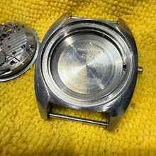 Load image into Gallery viewer, British Army 1976 CWC W10 Field Watch
