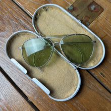 Load image into Gallery viewer, Bausch &amp; Lomb AN6531 Aviator Sunglasses
