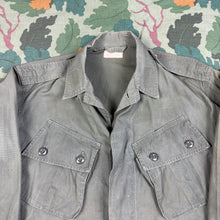 Load image into Gallery viewer, US Army 1963 Exposed Button 1st Pattern Jungle Jacket
