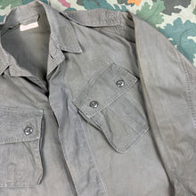 Load image into Gallery viewer, US Army 1963 Exposed Button 1st Pattern Jungle Jacket
