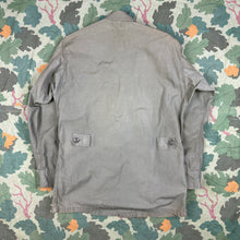 Load image into Gallery viewer, US Army 1963 Exposed Button 1st Pattern Jungle Jacket
