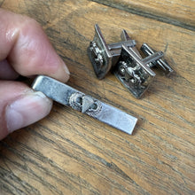 Load image into Gallery viewer, US Army Airborne Cufflink &amp; Tie Clip Set

