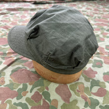 Load image into Gallery viewer, Deadstock US Army 1945 Pattern HBT Fatigue Cap
