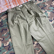 Load image into Gallery viewer, Australian Army 1967 Jungle 'Gurkha' Trousers - size 36/38 - Deadstock
