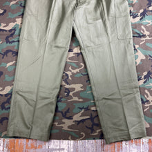 Load image into Gallery viewer, Australian Army 1967 Jungle 'Gurkha' Trousers - size 36/38 - Deadstock
