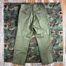 Load image into Gallery viewer, Australian Army 1967 Jungle 'Gurkha' Trousers - size 36/38 - Deadstock
