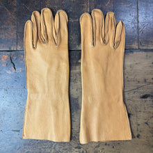 Load image into Gallery viewer, USAAF WW2 Leather B-3A Flight Gloves - Deadstock

