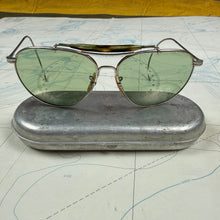 Load image into Gallery viewer, Bausch &amp; Lomb AN6531 Aviator Sunglasses
