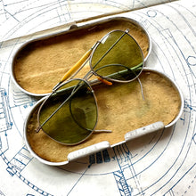 Load image into Gallery viewer, Bausch &amp; Lomb AN6531 Aviator Sunglasses
