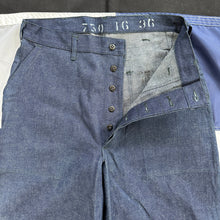 Load image into Gallery viewer, Deadstock US Navy WW2 Denim Dungaree Pants Size 30x34
