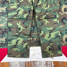 Load image into Gallery viewer, ERDL Jungle Pants 1968 &amp; Custom Belt - Mint Condition - Large Size
