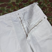 Load image into Gallery viewer, US Army 1970 Food Handler Trousers - Size 34
