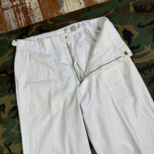Load image into Gallery viewer, US Army 1970 Food Handler Trousers - Size 33
