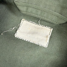 Load image into Gallery viewer, US Army 1964 Exposed Button 1st Pattern Jungle Jacket - Named to Green Beret
