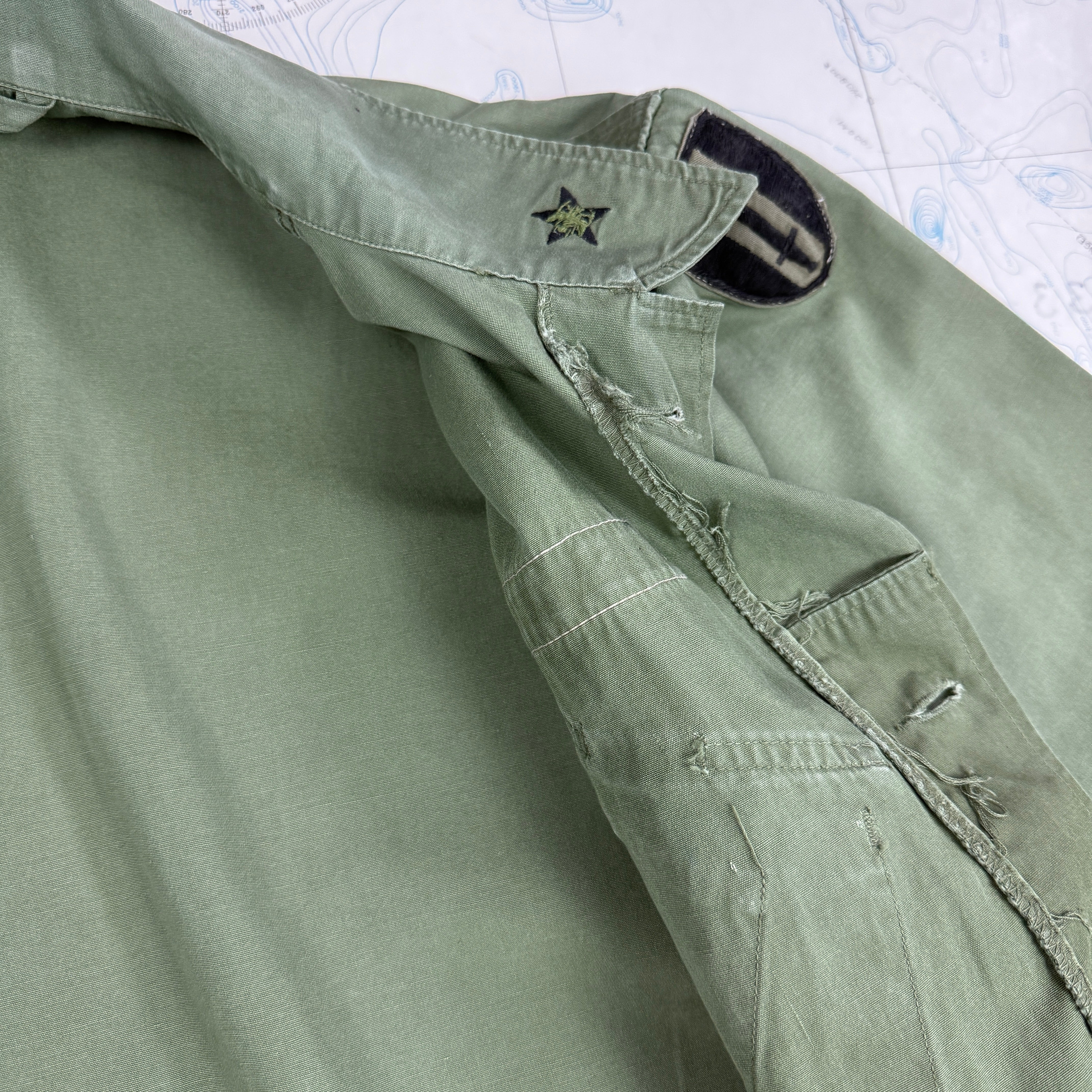 US Army 1964 Exposed Button 1st Pattern Jungle Jacket with Patches