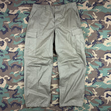 Load image into Gallery viewer, US Army Vietnam 1969 Jungle Pants - Deadstock - Med/Reg
