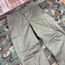 Load image into Gallery viewer, US Army Vietnam 1969 Jungle Pants - Deadstock - Med/Reg
