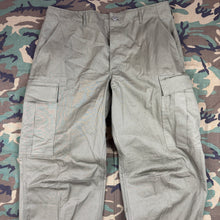 Load image into Gallery viewer, US Army Vietnam 1969 Jungle Pants - Deadstock - Med/Reg
