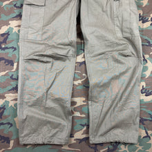 Load image into Gallery viewer, US Army Vietnam 1969 Jungle Pants - Deadstock - Med/Reg
