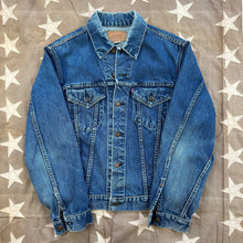 Load image into Gallery viewer, Levi&#39;s &quot;Big E&quot; 70505 1970 Denim Jacket - size medium/large
