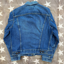 Load image into Gallery viewer, Levi&#39;s &quot;Big E&quot; 70505 1970 Denim Jacket - size medium/large
