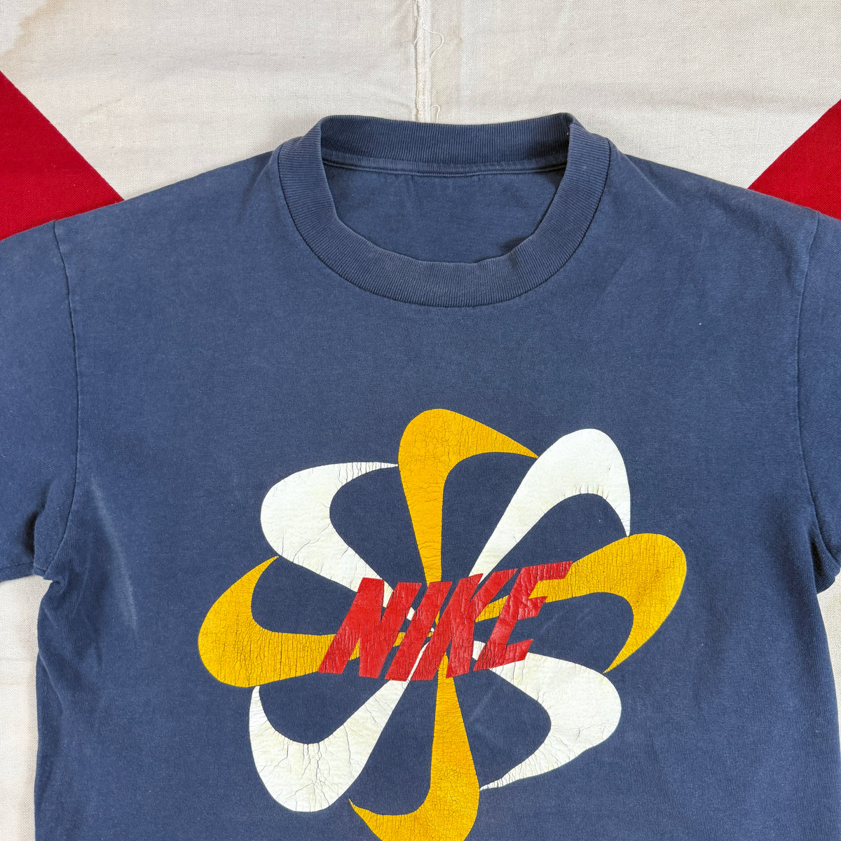 Nike 1970s Pinwheel T-shirt
