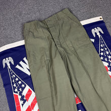 Load image into Gallery viewer, US Army Vietnam 1975 OG107 Pants - Deadstock - Size 33
