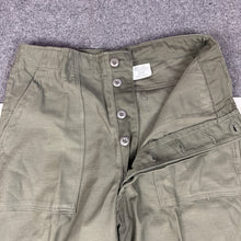 Load image into Gallery viewer, US Army Vietnam 1975 OG107 Pants - Deadstock - Size 33
