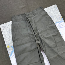 Load image into Gallery viewer, US Army Vietnam 1966 OG107 Pants - Deadstock - Size 33
