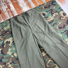 Load image into Gallery viewer, US Army Vietnam 1970 OG107 Pants - Deadstock - Size 33
