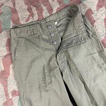 Load image into Gallery viewer, US Army Vietnam 1966 OG107 Pants - Deadstock - Size 32
