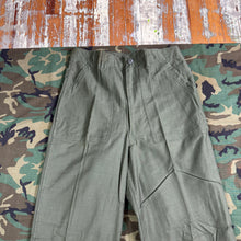 Load image into Gallery viewer, US Army Vietnam 1970 OG107 Pants - Deadstock - Size 33
